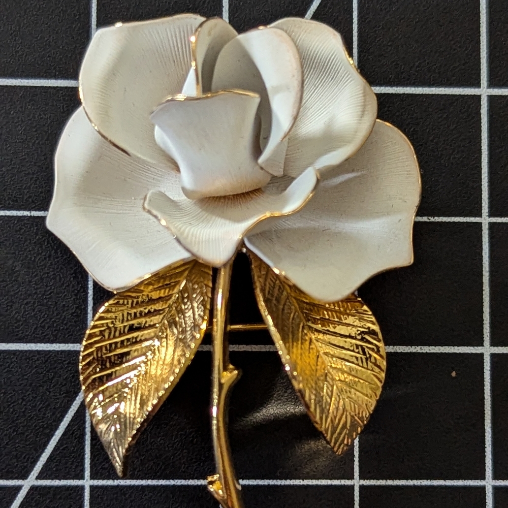 Elegant Gold and White Rose Brooch